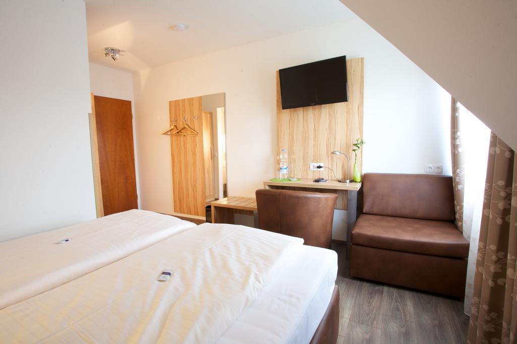 Hotel Reinhardtshof Garni Wolfschlugen Værelse billede