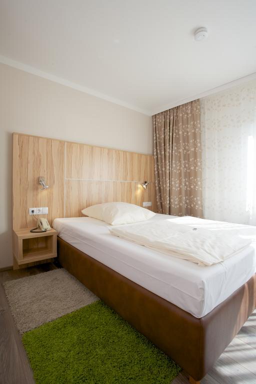 Hotel Reinhardtshof Garni Wolfschlugen Værelse billede