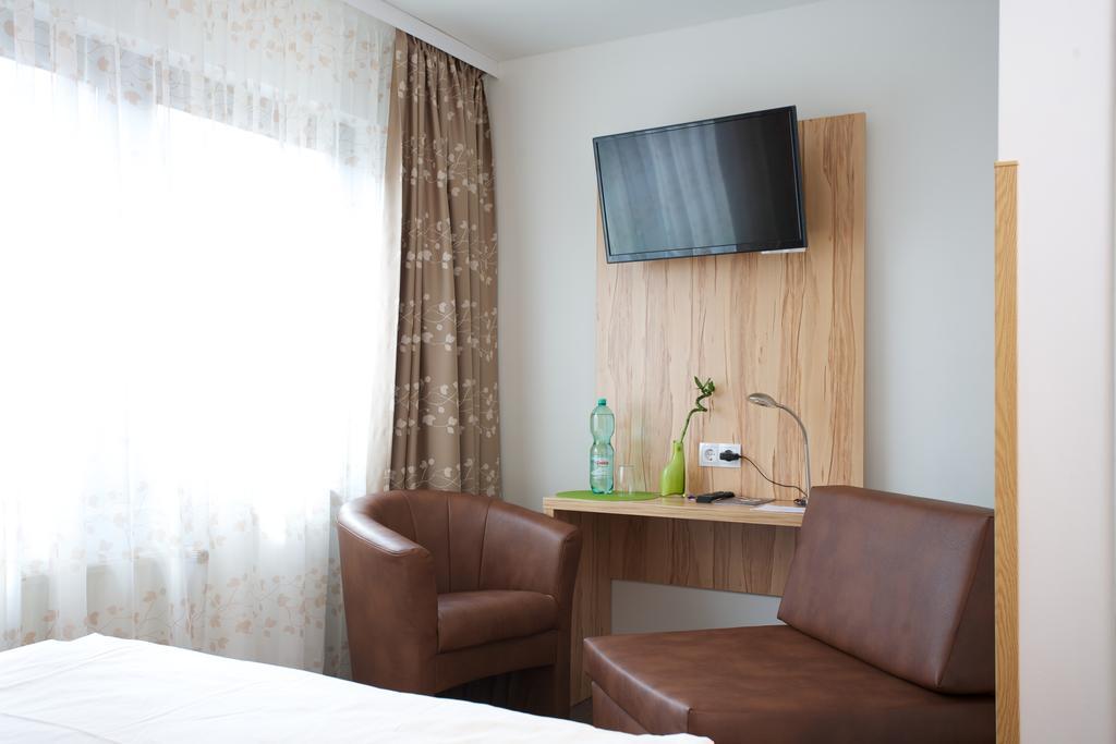 Hotel Reinhardtshof Garni Wolfschlugen Værelse billede