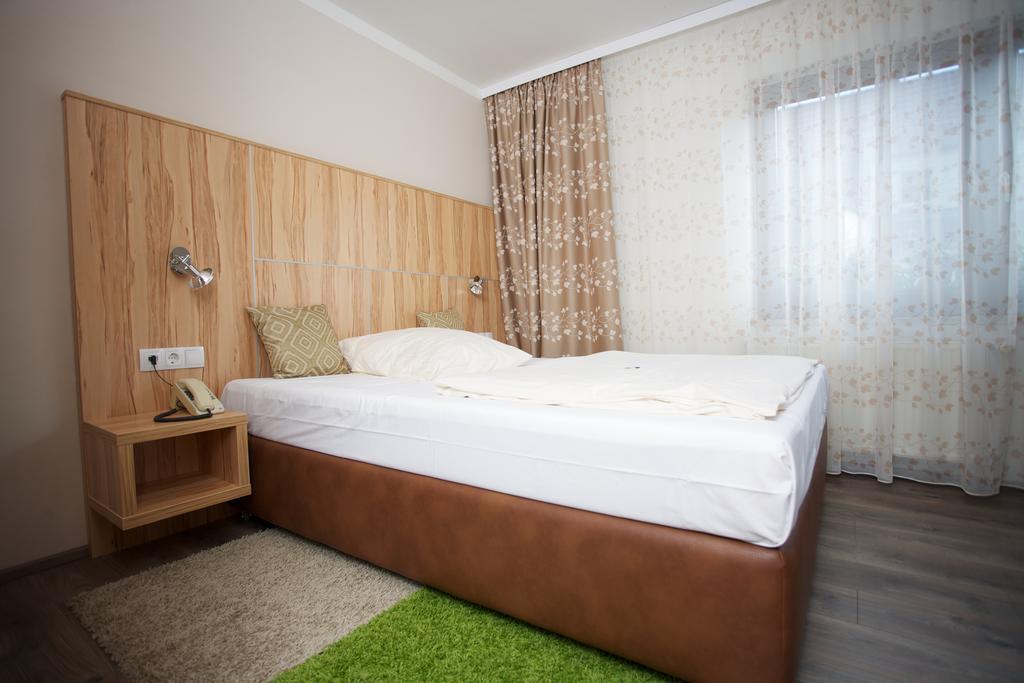 Hotel Reinhardtshof Garni Wolfschlugen Værelse billede